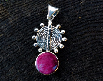 Handcrafted Intricate Peruvian Silver Pendant: 950 Silver with a Purple Spondylus Inlay | Inca Culture Inspired Pendant Design