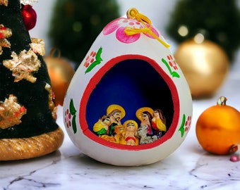 Handcrafted Peruvian Gourd Nativity Scene Ornament | Artistic Gourd Retablo Nativity from Peru | Handmade Nativity in a Peruvian Gourd