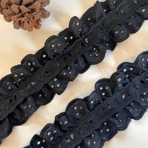 The Lace Co. ブラック レース ブロデリー アングレーズ 挿入スロット ダブルギャザー フリルトリム 6 cm