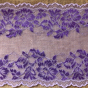 The Lace Co. Lilac Purple Soft Stretch zweifarbig überbackene Spitzenborte 24 cm/9.5"