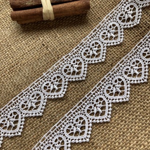 The Lace Co. Witte, ivoorkleurige, rode of zwarte harten satijnen guipurekanten rand 3,5"/3,5 cm per