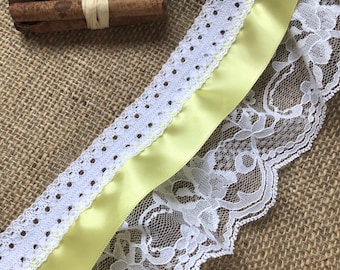 The Lace Co. Prachtig wit en citroengeel kant met 3 lagen stroken en satijnen lint 9 cm/3,5"