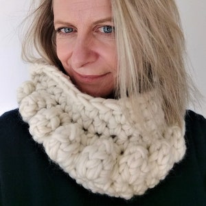 Crochet Pattern, Easy Crochet Scarf,  Beginner Crochet Scarf, Crochet Scarf For Women, Crochet Infinity Scarf Pattern, Cowl Pattern