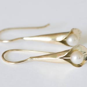 18ct Gold Calla Lily Earrings, Hallmarked Gold earrings with pearls