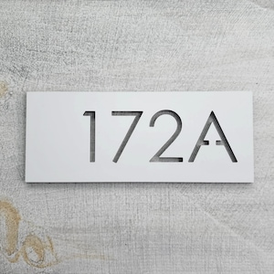 Signo de número personalizado. Placa con el número del apartamento. Números de habitaciones de hotel. Placa de dirección de aluminio. Números de casas modernas. White