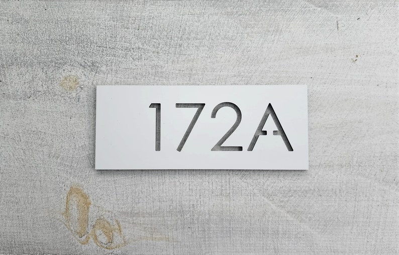 Signo de número personalizado. Placa con el número del apartamento. Números de habitaciones de hotel. Placa de dirección de aluminio. Números de casas modernas. White