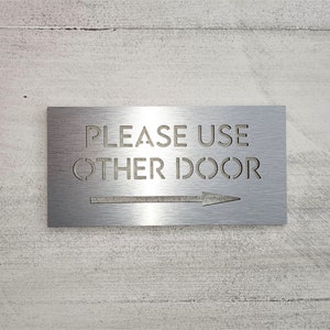 Please use other door sign with arrow. Front door signs. Use other door plaque. 4 colors.
