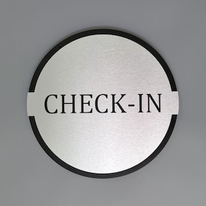 Znak Check in. Znak recepcji. Wiszące znaki w lobby. Znaki recepcji.