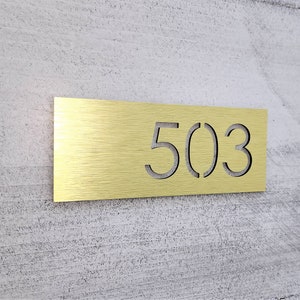 Signo de número personalizado. Placa con el número del apartamento. Números de habitaciones de hotel. Placa de dirección de aluminio. Números de casas modernas. Brushed gold