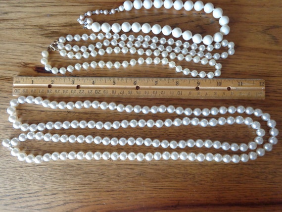 vintage faux pearl necklaces - image 10