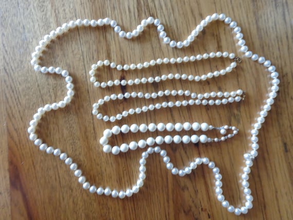 vintage faux pearl necklaces - image 8