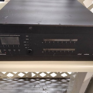 Crestron dm-md8x8 mit Karten. getestet.