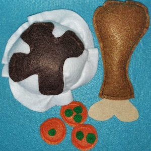 Pretend Play Food Felt Chicken Dinner with a side of mashed potatoes with gravy and peas and carrots!
