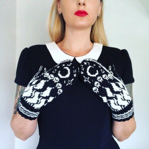Witching Hour Mitten Digital Pattern, Halloween Knit Mitten Pattern, Pattern for Spooky Mittens
