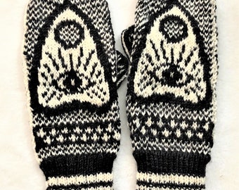 Ouija Planchette Knit Mitten Pattern, Winter Spooky Mittens (PDF Pattern)