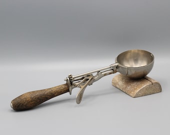 Antique Vintage Gilchrist Ice Cream Scoop Disher Model 31 Size 8