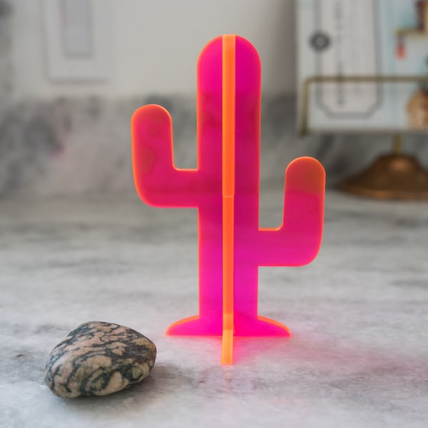 Cactus in acrilico rosa neon tagliato al laser, ottimo regalo, scultura moderna, cameretta dei bambini, scrivania da ufficio, design minimalista