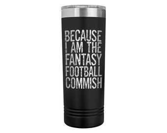 Könnte beinhalten: Schwarzer Edelstahlbecher mit dem Text "Because I am the Fantasy Football Commish" in silbernen Buchstaben.