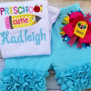Schul Outfit für Mädchen, Vorschul-Shirt, Boutique-Kleidung, Monogramm-Shirt, erster Schultag Outfit, individuell, zurück zu Schulmädchen