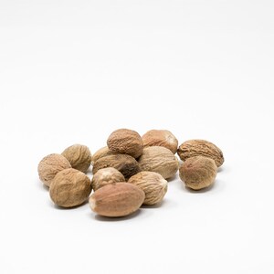 Whole Nutmeg Fresh Nutmeg from Sri Lanka for Cooking and Baking image 9