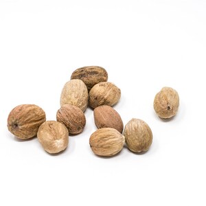 Whole Nutmeg Fresh Nutmeg from Sri Lanka for Cooking and Baking image 6