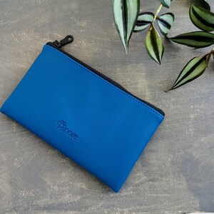 Bolso de viaje vegano azul, Porta pasaporte hecho a mano, Cartera de vacaciones, Estuche minimalista
