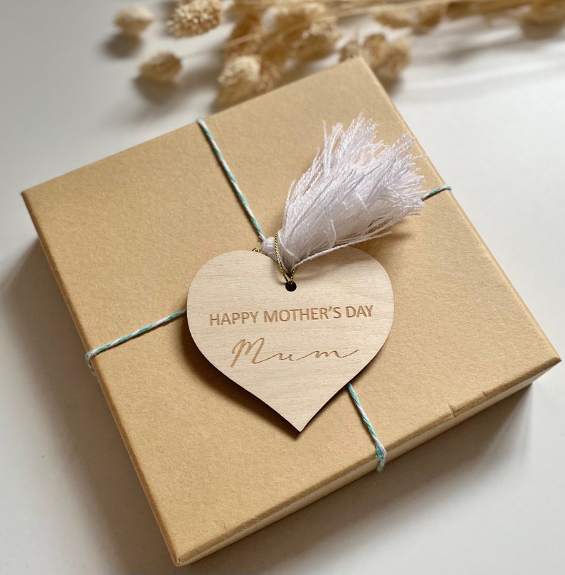 Happy Mothers Day heart shaped, wooden gift tag image 2