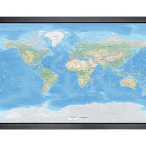 Carte du monde encadrée avec épingles | 36 x 24 po. | Miller Natural Earth Blue Water très détaillé