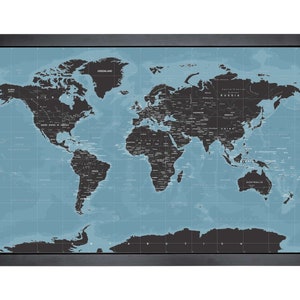 Carte du monde avec épingles | 36 x 24 po. ou 24 po. x 18 po. | Noir sur bleu foncé (droit)