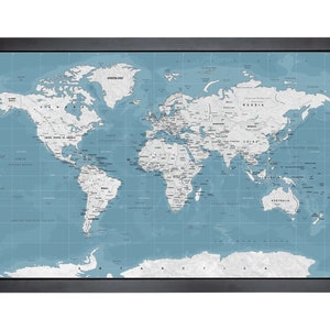 Carte du monde avec épingles | 36 x 24 po. ou 24 po. x 18 po. | Gris texturé sur bleu