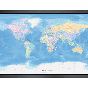 Carte du monde encadrée avec épingles | 36 x 24 po. | Couleurs douces Miller très détaillées bleu eau