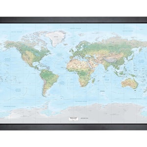 Carte du monde encadrée avec épingles | 36 x 24 po. | Eau bleu clair Miller Natural Earth très détaillée