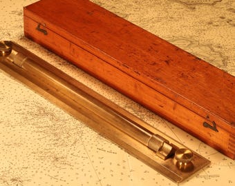 Antiker Zollstock mit Zollstock von ihrer Künstlerin c1870