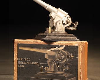 "Antikes Arbeitsmodell ""N.D.C. Breechloading"" um 1920."