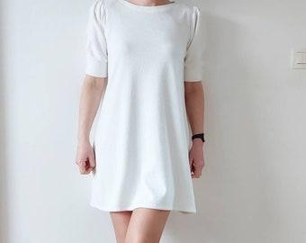 Women's terrycloth dress, short babydoll cut, ecru terrycloth fleece, balloon sleeve, ideal for spring, casual, comfortable, by Mesketa