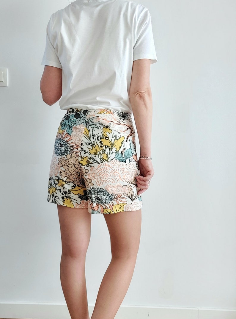 Short jupe femme, coupe courte, taille haute, imprimé fleurs multicolores, lin, tendance, par Mesketa image 6