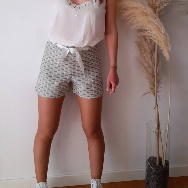 Women's summer shorts, short cut, high waist, white cotton belt, gold lurex jacquard, ecru beige, trendy, retro, by Mesketa