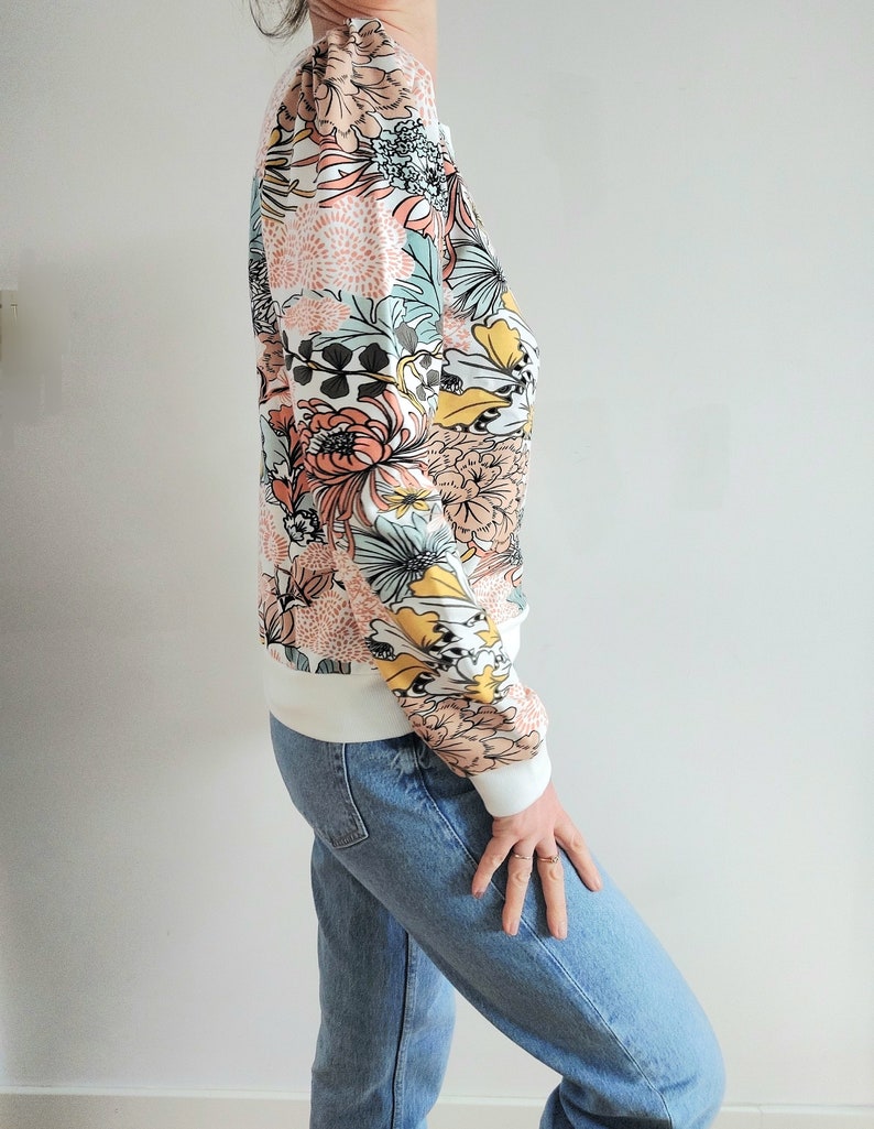Sweatshirt imprimé femme, molleton manches longues ballon, motifs multicolors, original, confortable par Mesketa image 3