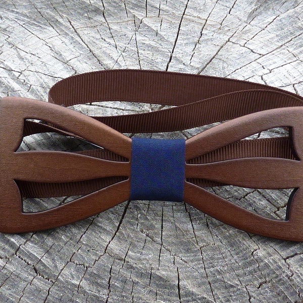 Wooden bow tie|Wedding bowtie|Butterfly tie|Bow tie|Bowtie wood|Gift for man|Man Accessories|bow tie on a gift|on every day|Brown bowtie