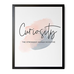 Neugierde Zitat, Büro Rosa Graue Wandkunst, Erfolgszitat, Aquarell Büro Definition, Bürowandkunst für Frauen, Modernes Büro Dekor /01
