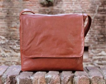Italian Messenger bag in genuine italian calfskin - From the very heart of Italy - Borsa postino in vero vitello italiano - Made in Tuscany