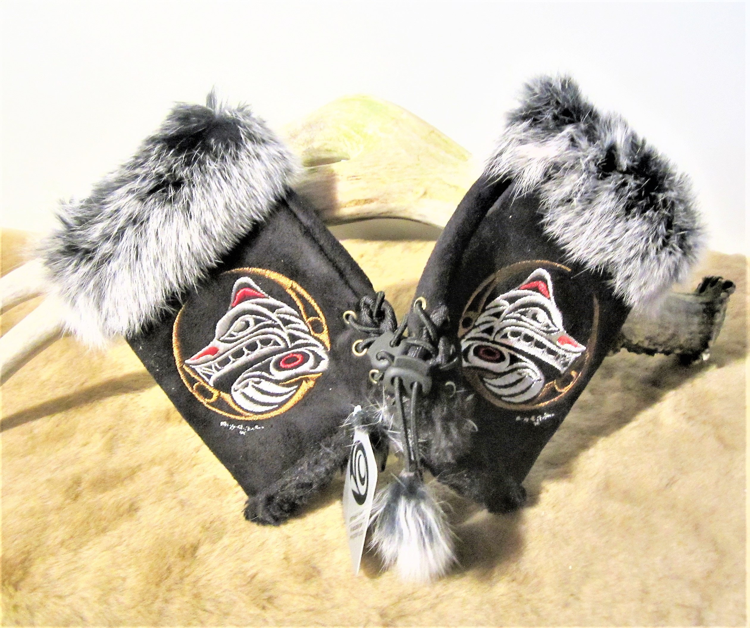 Coast Salish First Nation 'wolf Strength' Fingerless Texting