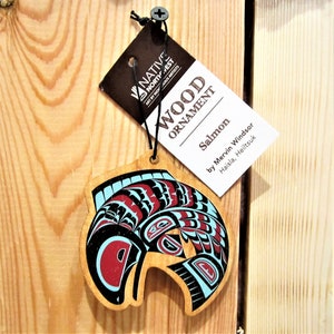 Décoration en bois « saumon » de la Première nation Haisla, art autochtone autochtone de la côte nord-ouest du Pacifique