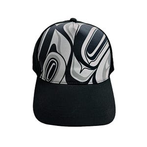 May include: Black baseball cap with a Native American-inspired design in grey and white on the front panel. The cap has a curved peak and a structured crown. A stylish accessory for everyday wear.