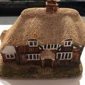 Lilliput Lane vintage Honeysuckle Cottage