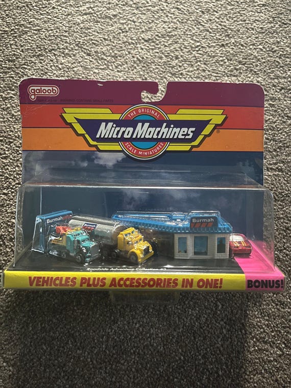 Micro Machines MMW0022 World Pack Garage Icons - Set 5 Auto In Miniatura Con Playset City - Giocattolo Collezionabile - 3