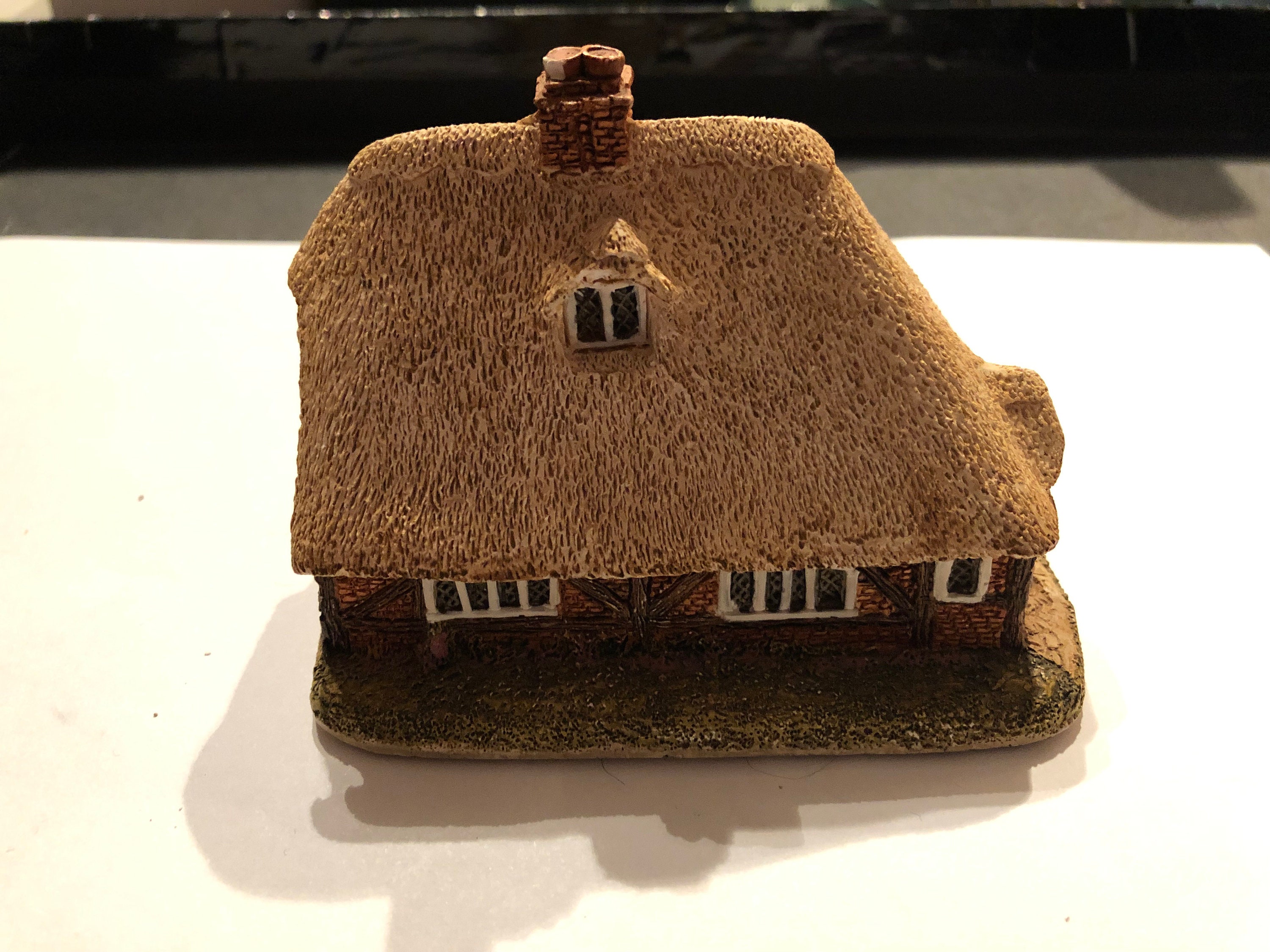 Lilliput Lane Vintage Honeysuckle Cottage - Etsy Canada