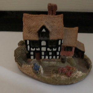 Lilliput Lane vintage Saddler Inn cottage