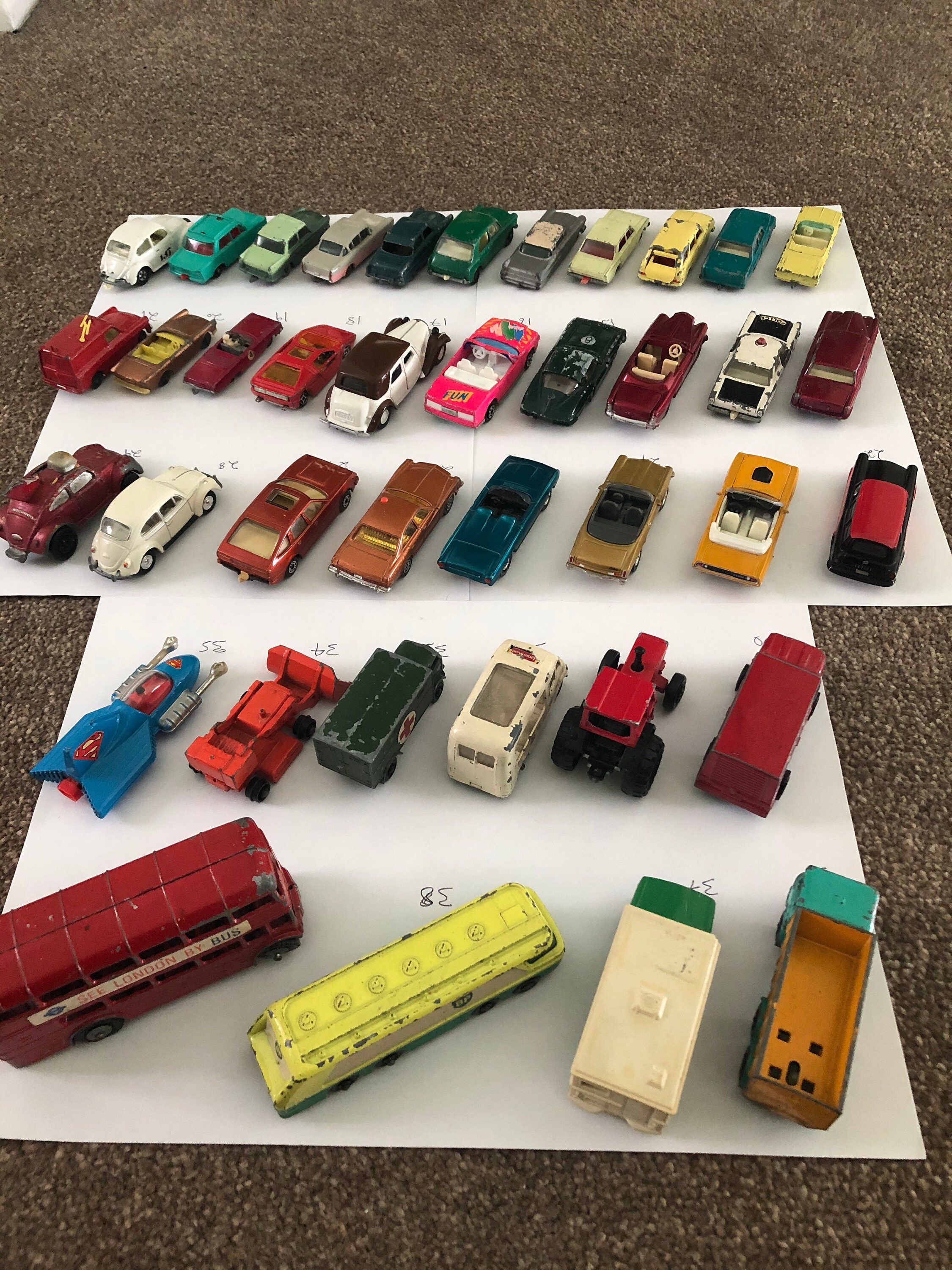 Lot De 35 Voitures Miniatures : Matchbox, Husky, Majorette, Corgi, Hot Wheels...