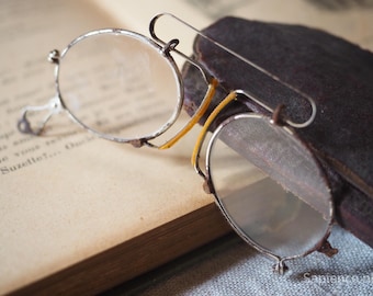 Oval wired eyeglasses, antique French pince-nez with original case